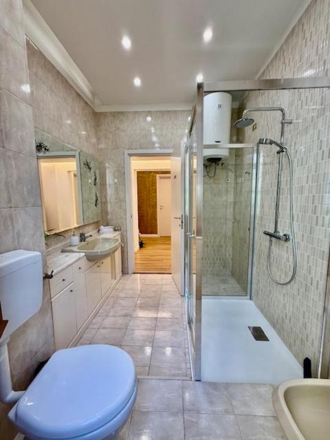 Golden House - Double Room - 7