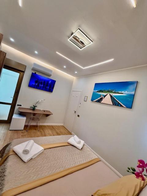 Golden House - Double Room - 5