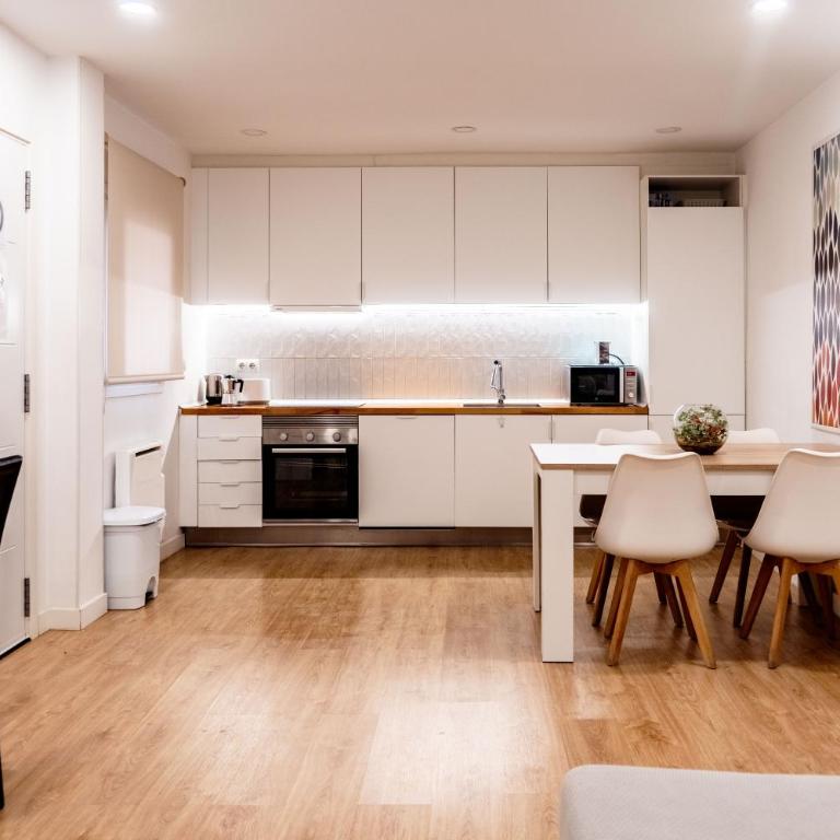 AR Plaza Castilla 2hab, amplio, moderno, bien comunicado - Two-Bedroom Apartment - 14