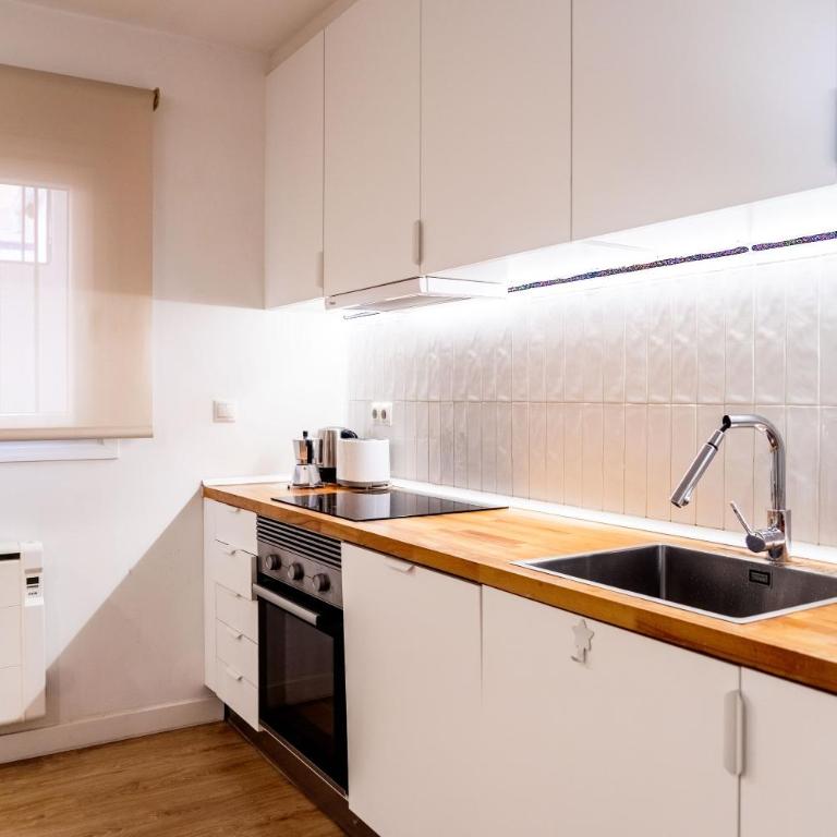 AR Plaza Castilla 2hab, amplio, moderno, bien comunicado - Two-Bedroom Apartment - 16