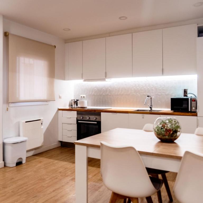 AR Plaza Castilla 2hab, amplio, moderno, bien comunicado - Two-Bedroom Apartment - 19
