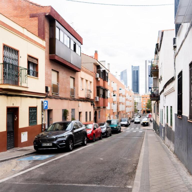 AR Plaza Castilla 2hab, amplio, moderno, bien comunicado - Two-Bedroom Apartment - 45