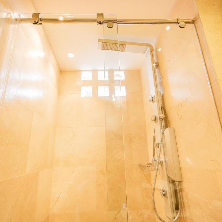 Edificio La Frontera - Vista El Poblado Free Parking & Wifi Recep 24 h - Suite con balcón - 3