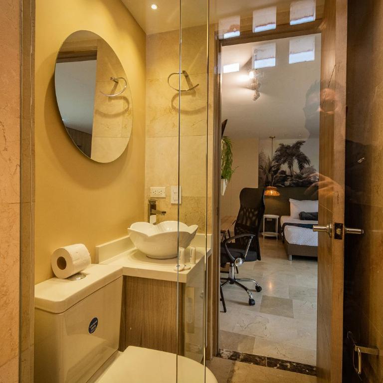 Edificio La Frontera - Vista El Poblado Free Parking & Wifi Recep 24 h - Suite con balcón - 2