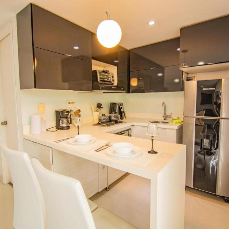 Edificio La Frontera - Vista El Poblado Free Parking & Wifi Recep 24 h - Suite con balcón - 3