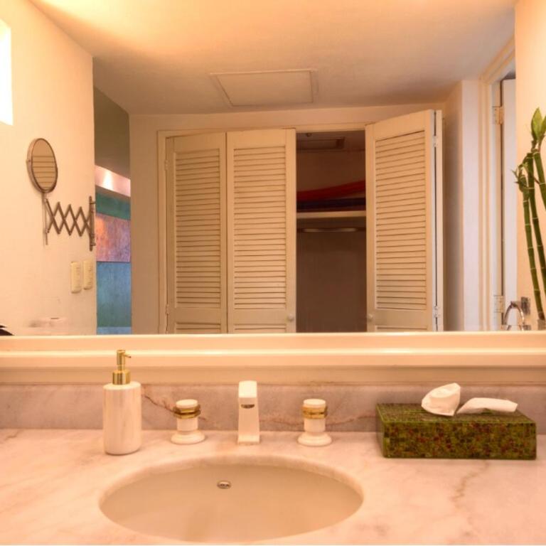 Ocean View 2BR Apt at Resort, 1 Block to the Beach - Apartamento de 2 dormitorios con balcón y vistas al mar - 8