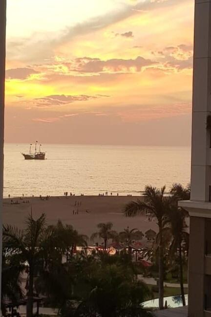Ocean View 2BR Apt at Resort, 1 Block to the Beach - Apartamento de 2 dormitorios con balcón y vistas al mar - 24