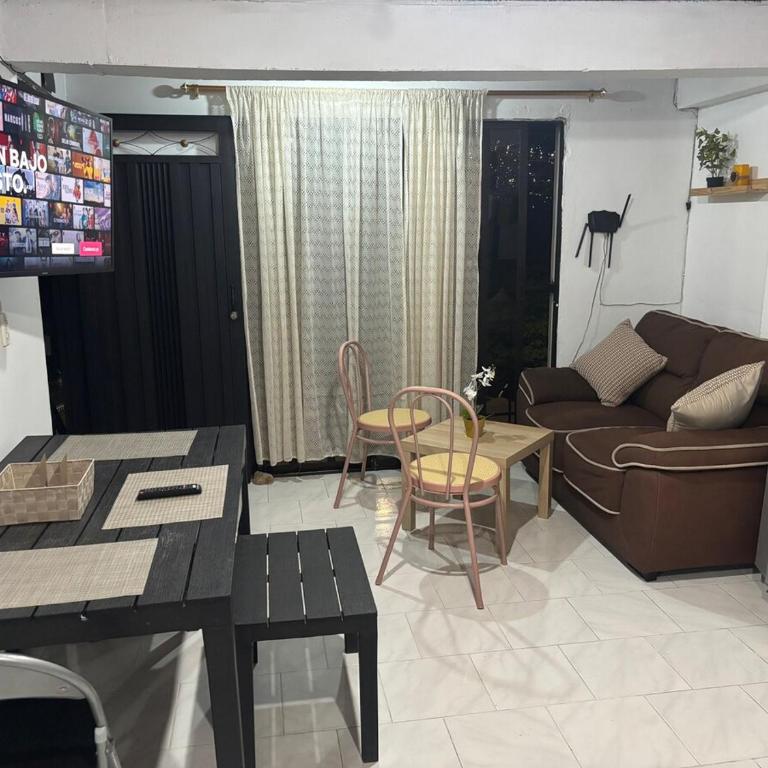 Apto Vista Linda en Mitad de Medellin con parqueo - Two-Bedroom Apartment - 7