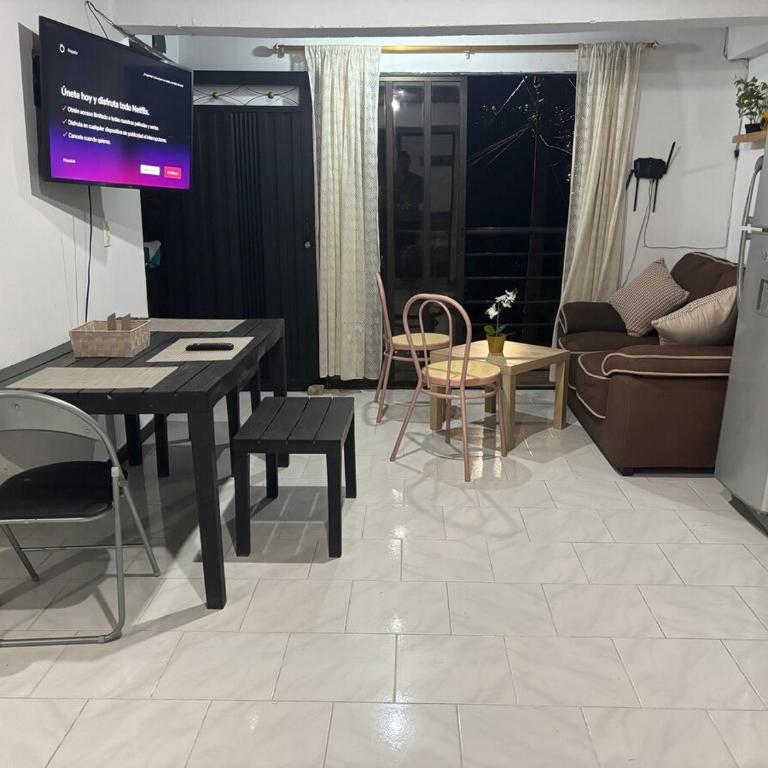 Apto Vista Linda en Mitad de Medellin con parqueo - Two-Bedroom Apartment - 11