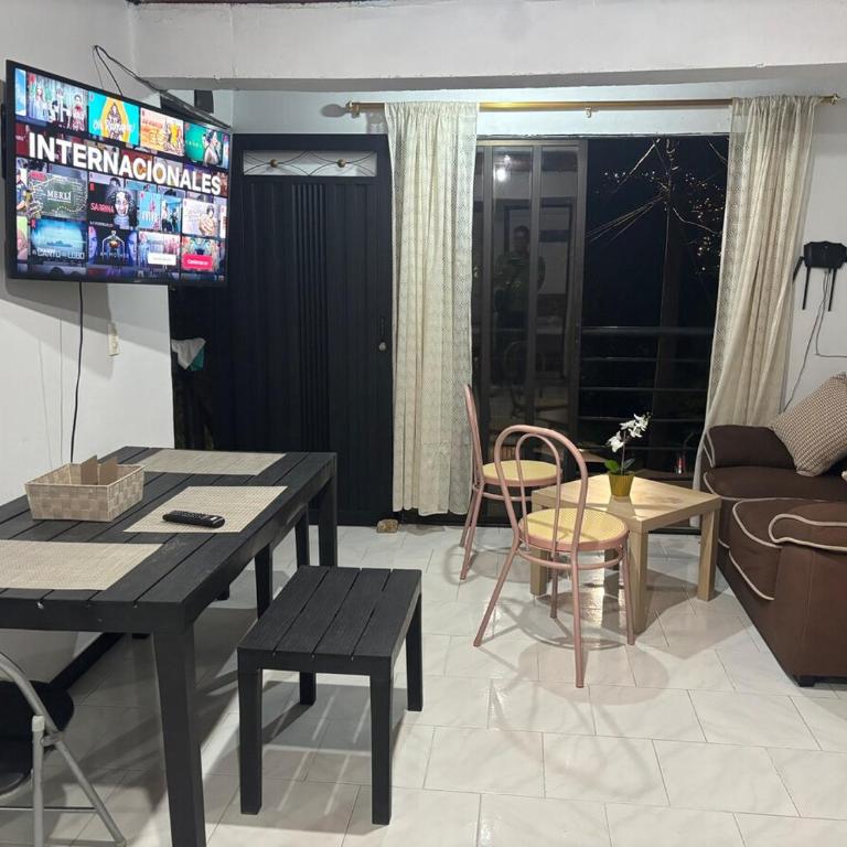 Apto Vista Linda en Mitad de Medellin con parqueo - Two-Bedroom Apartment - 14