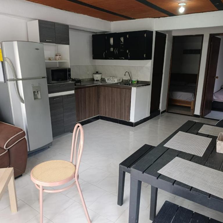 Apto Vista Linda en Mitad de Medellin con parqueo - Two-Bedroom Apartment - 26