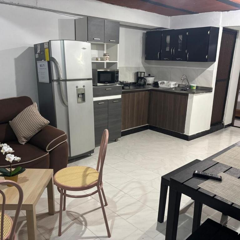 Apto Vista Linda en Mitad de Medellin con parqueo - Two-Bedroom Apartment - 17