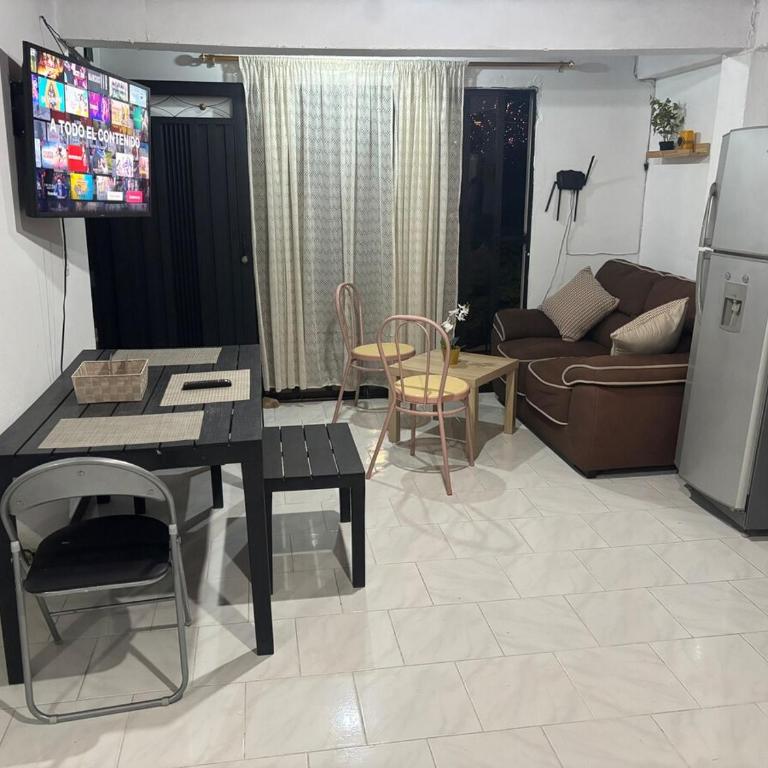 Apto Vista Linda en Mitad de Medellin con parqueo - Two-Bedroom Apartment - 13