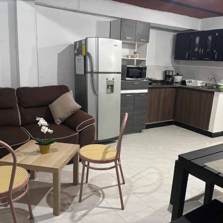 Apto Vista Linda en Mitad de Medellin con parqueo - Two-Bedroom Apartment - 3