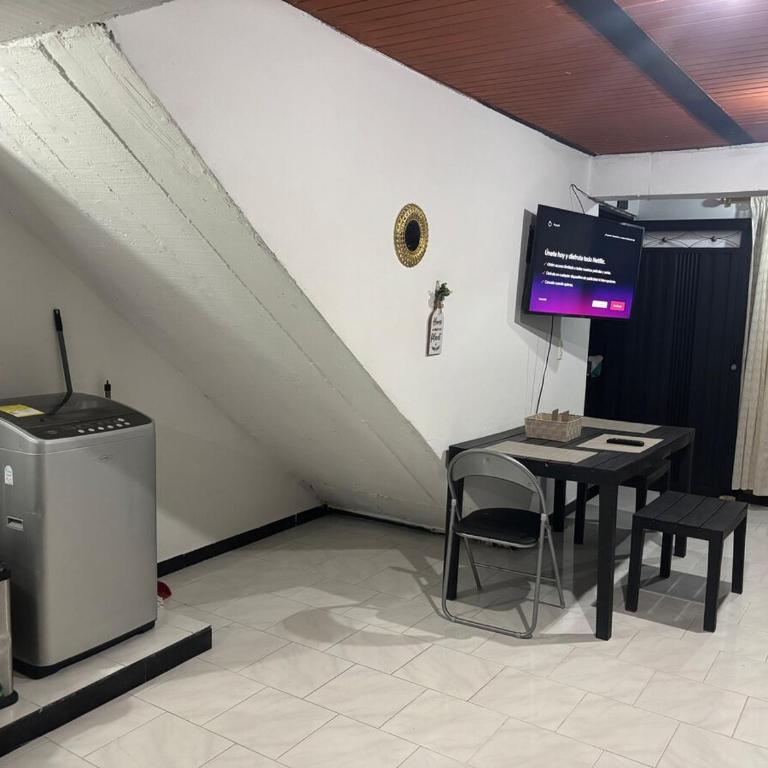 Apto Vista Linda en Mitad de Medellin con parqueo - Two-Bedroom Apartment - 24