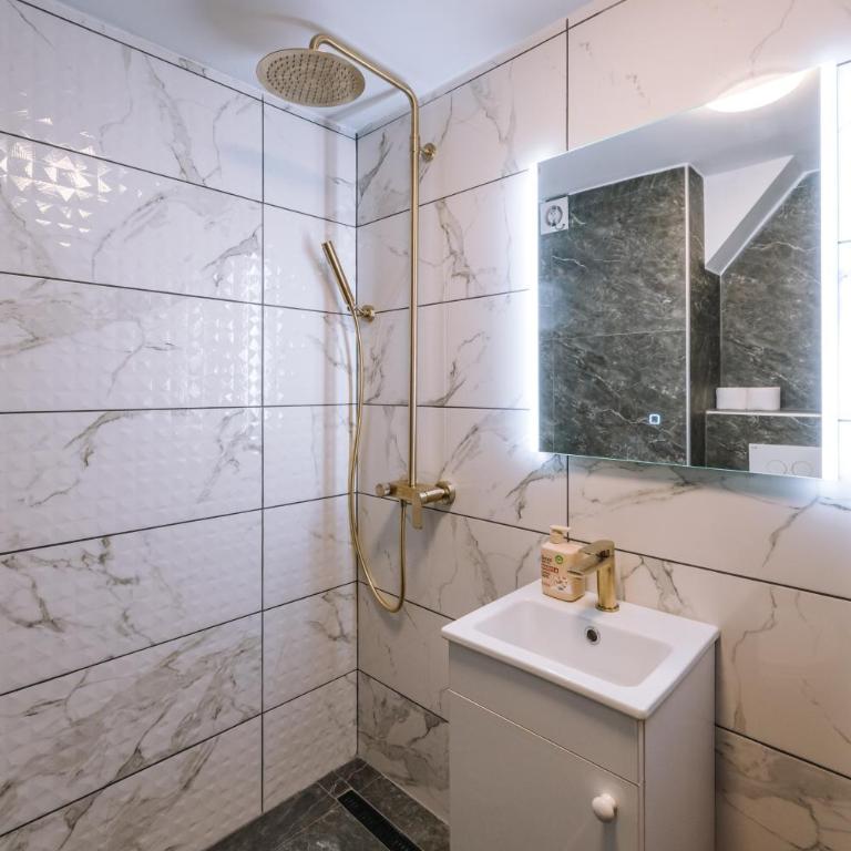 Marshal Autokomanda - One-Bedroom Apartment - 7