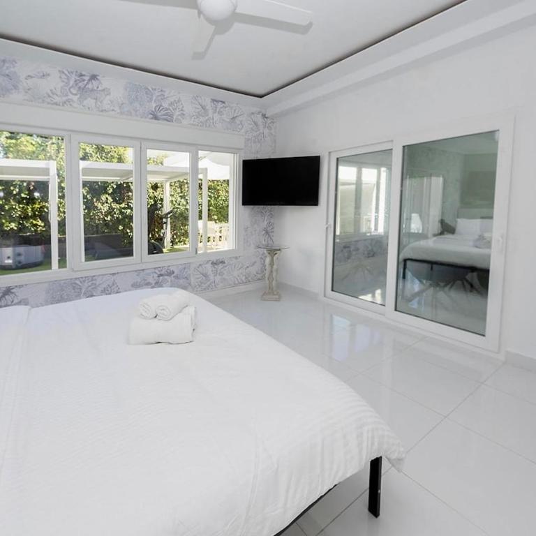 Luxury Villa Sleeps 15, Heated Pool, Jacuzzi, Sauna, & Gym - Villa - 17