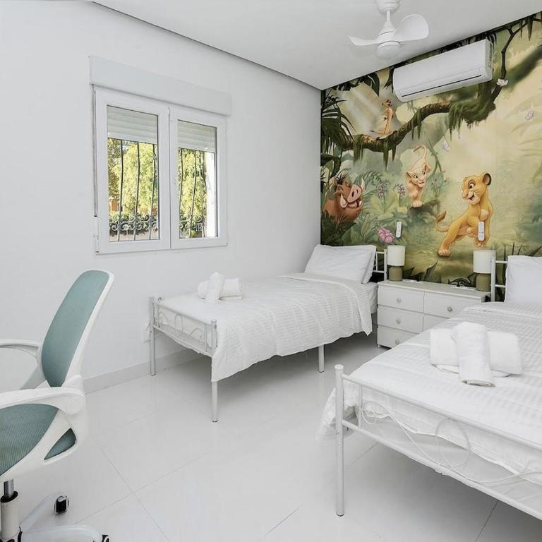 Luxury Villa Sleeps 15, Heated Pool, Jacuzzi, Sauna, & Gym - Villa - 25