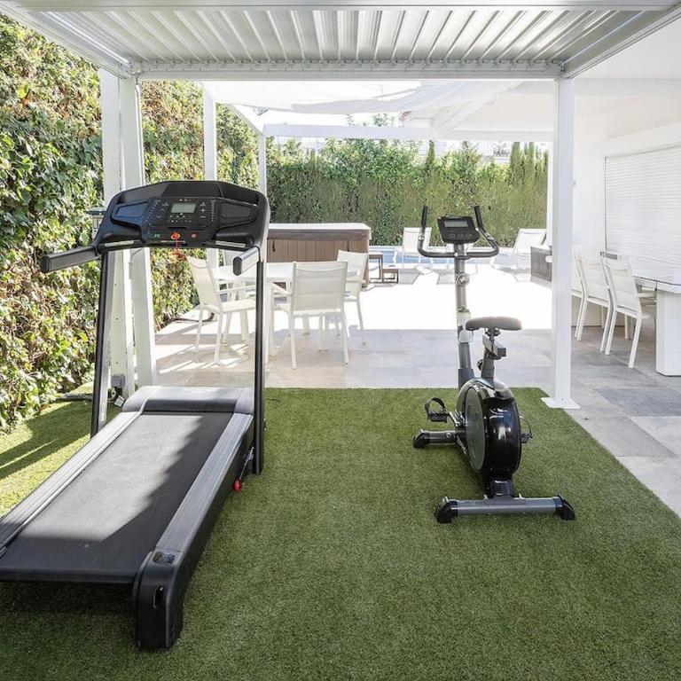 Luxury Villa Sleeps 15, Heated Pool, Jacuzzi, Sauna, & Gym - Villa - 5