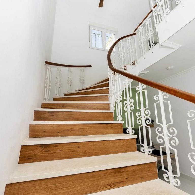 Luxury Villa Sleeps 15, Heated Pool, Jacuzzi, Sauna, & Gym - Villa - 44