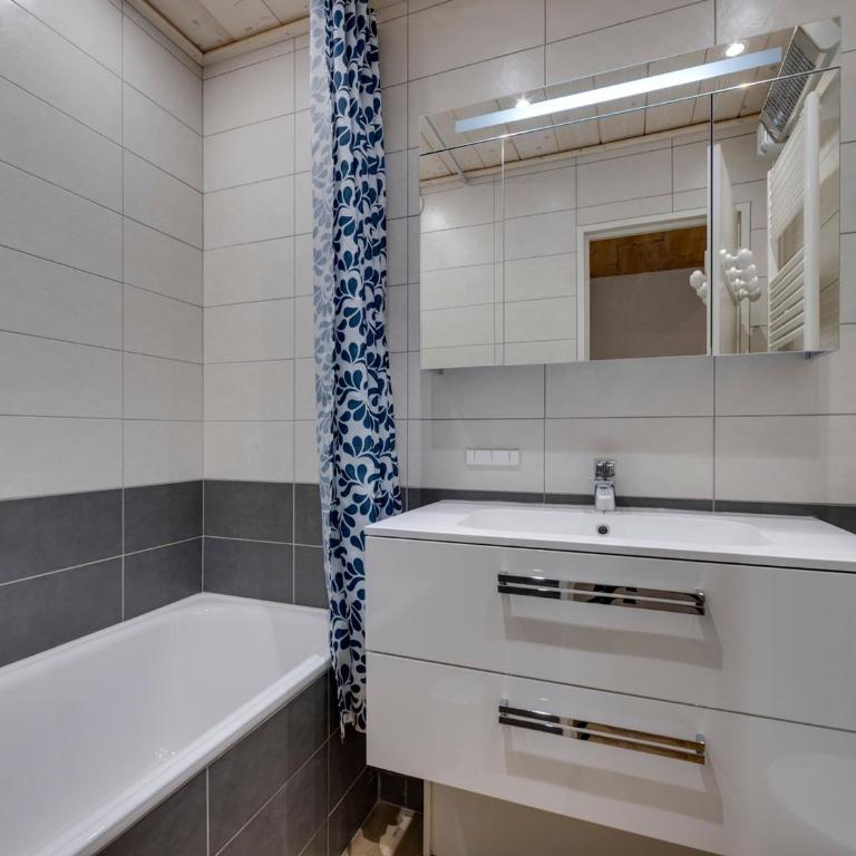 Appartement rénové 2 pièces, proche pistes, balcon - FR-1-502-575 - Apartment - 4