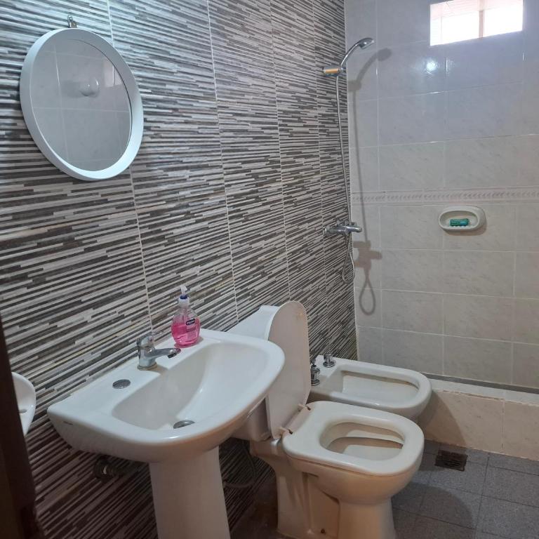 Buena ubicacion y buen precio - One-Bedroom Apartment with Balcony - 3
