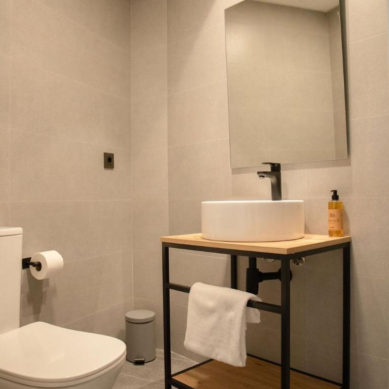 Inkigo Rooms - Deluxe Doppelzimmer mit Balkon - 3