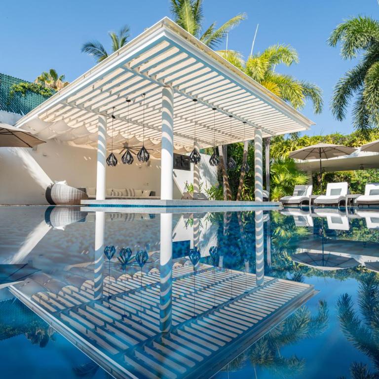 Luxury Villa Waterfront - Villa - 16