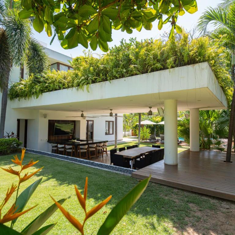 Luxury Villa Waterfront - Villa - 26