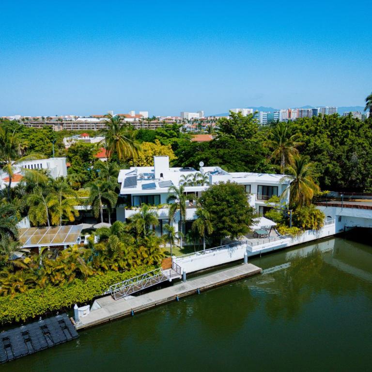 Luxury Villa Waterfront - Villa - 31