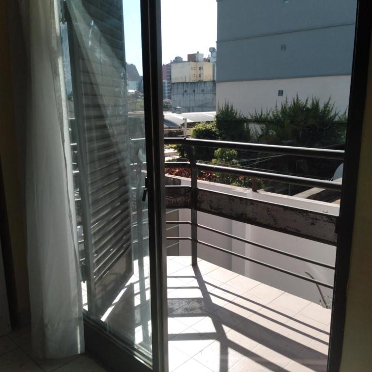 Buena ubicacion y buen precio - One-Bedroom Apartment with Balcony - 7