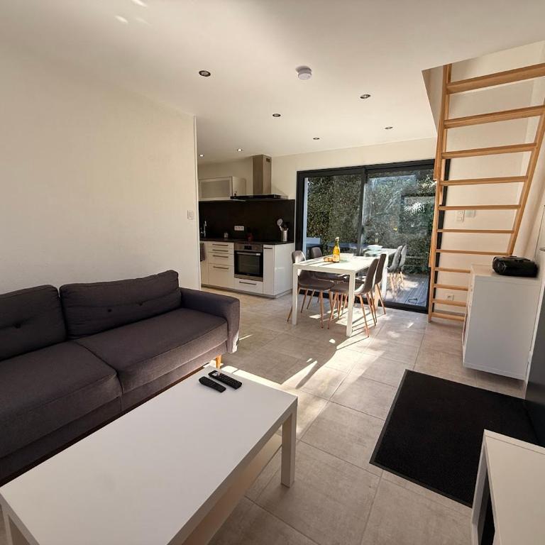 Maison à 50m de la plage et du sentier côtier GR34 au Cabellou - Maison 2 Chambres - 1