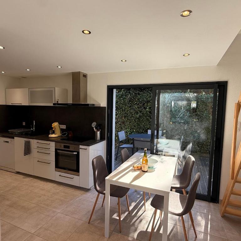 Maison à 50m de la plage et du sentier côtier GR34 au Cabellou - Maison 2 Chambres - 12