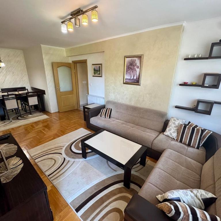Family stay apartment with full amenities and parking - Two-Bedroom Apartment - 2