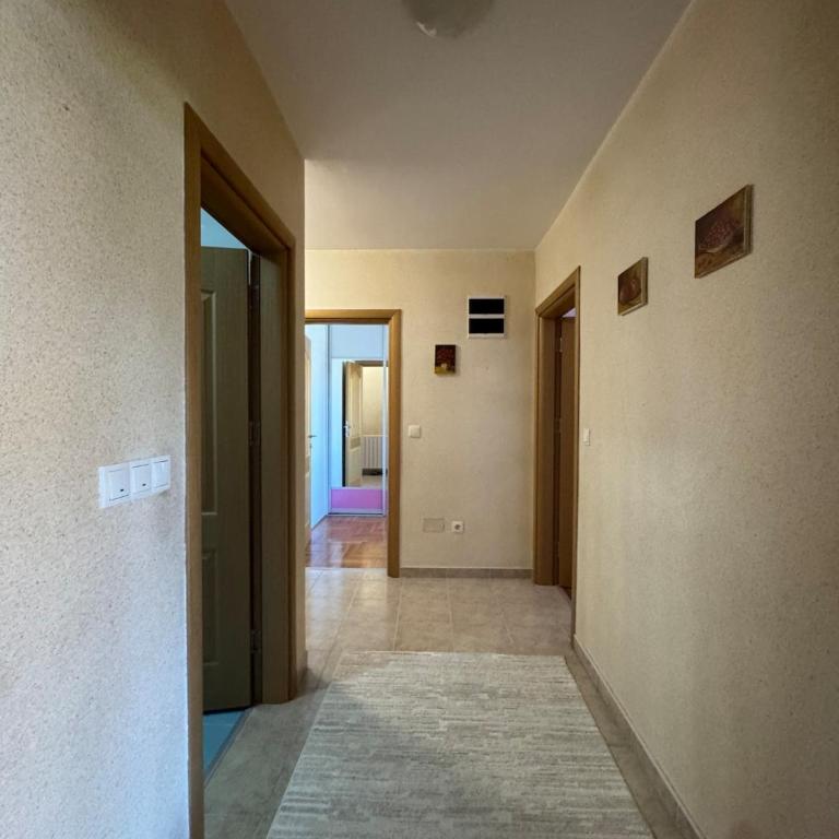 Family stay apartment with full amenities and parking - Two-Bedroom Apartment - 12