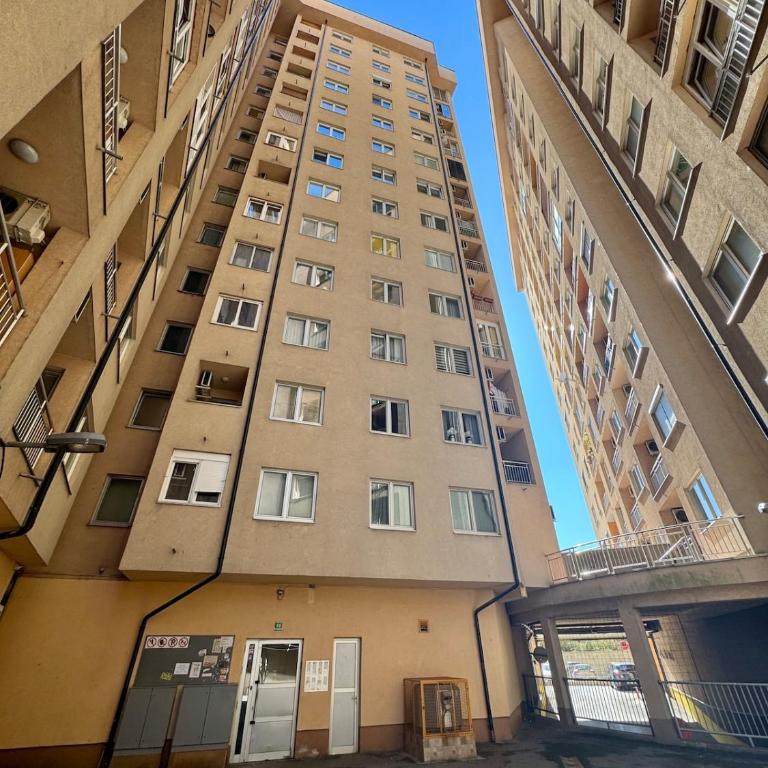 Family stay apartment with full amenities and parking - Two-Bedroom Apartment - 26