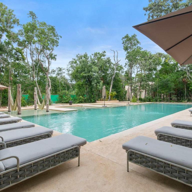 Stylish 1BR Condo with Private Pool & Balcony - Apartamento - 1