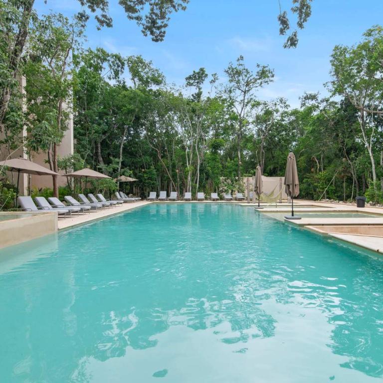 Stylish 1BR Condo with Private Pool & Balcony - Apartamento - 9