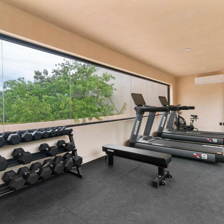 Stylish 1BR Condo with Private Pool & Balcony - Apartamento - 11