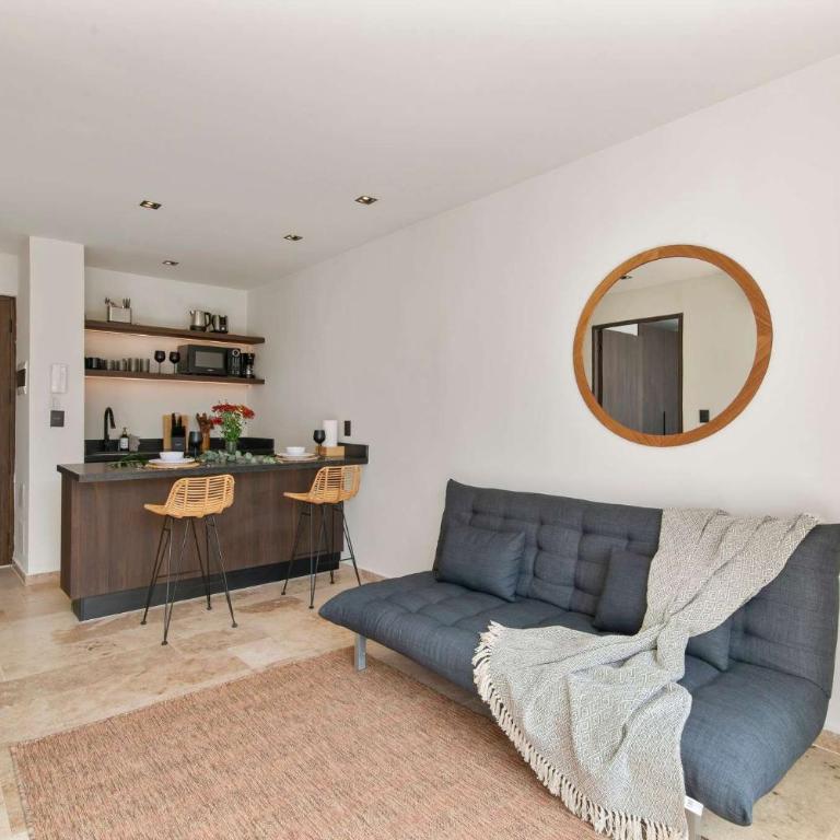 Stylish 1BR Condo with Private Pool & Balcony - Apartamento - 15