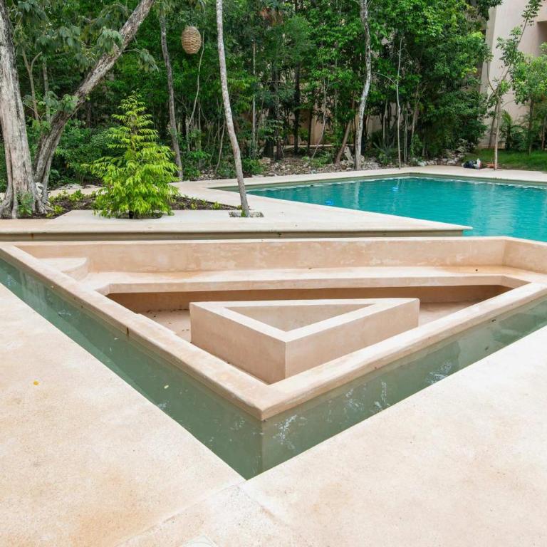 Stylish 1BR Condo with Private Pool & Balcony - Apartamento - 39