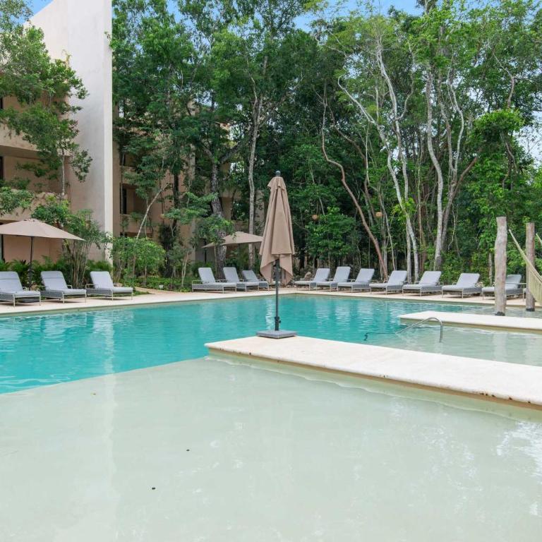 Stylish 1BR Condo with Private Pool & Balcony - Apartamento - 38