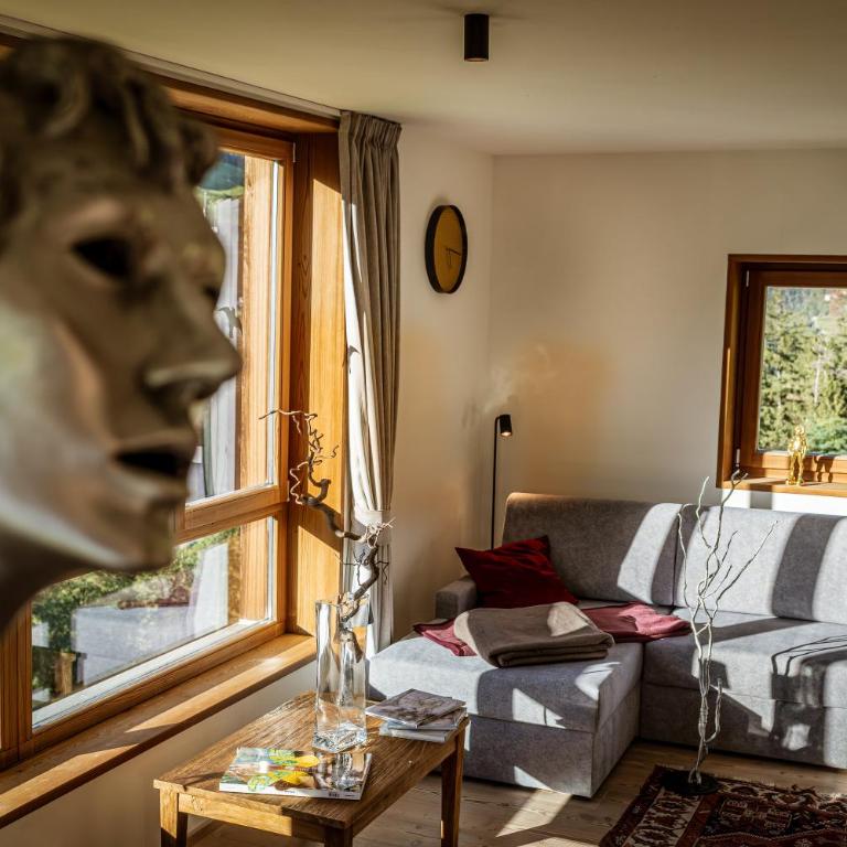 LA FUNDNEYT art & guesthouse - Three-Bedroom Apartment with Mountain View - 5