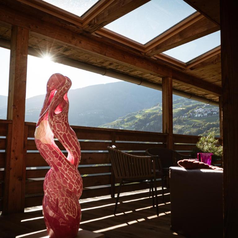 LA FUNDNEYT art & guesthouse - Three-Bedroom Apartment with Mountain View - 8