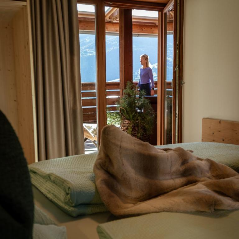 LA FUNDNEYT art & guesthouse - Three-Bedroom Apartment with Mountain View - 11