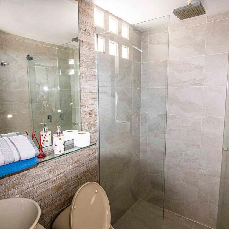 Edificio La Frontera - Vista El Poblado Free Parking & Wifi Recep 24 h - Suite con vistas a la ciudad - 5