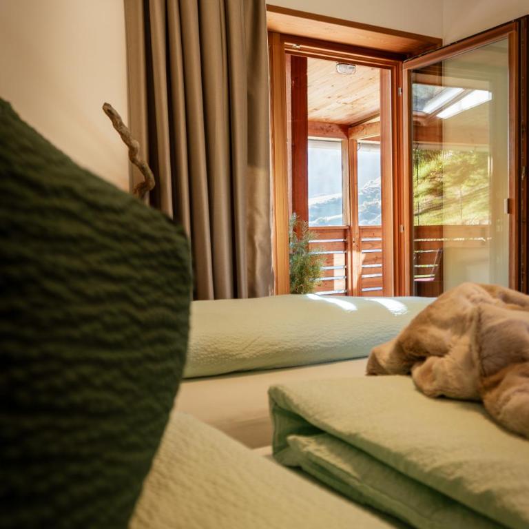 LA FUNDNEYT art & guesthouse - Three-Bedroom Apartment with Mountain View - 17