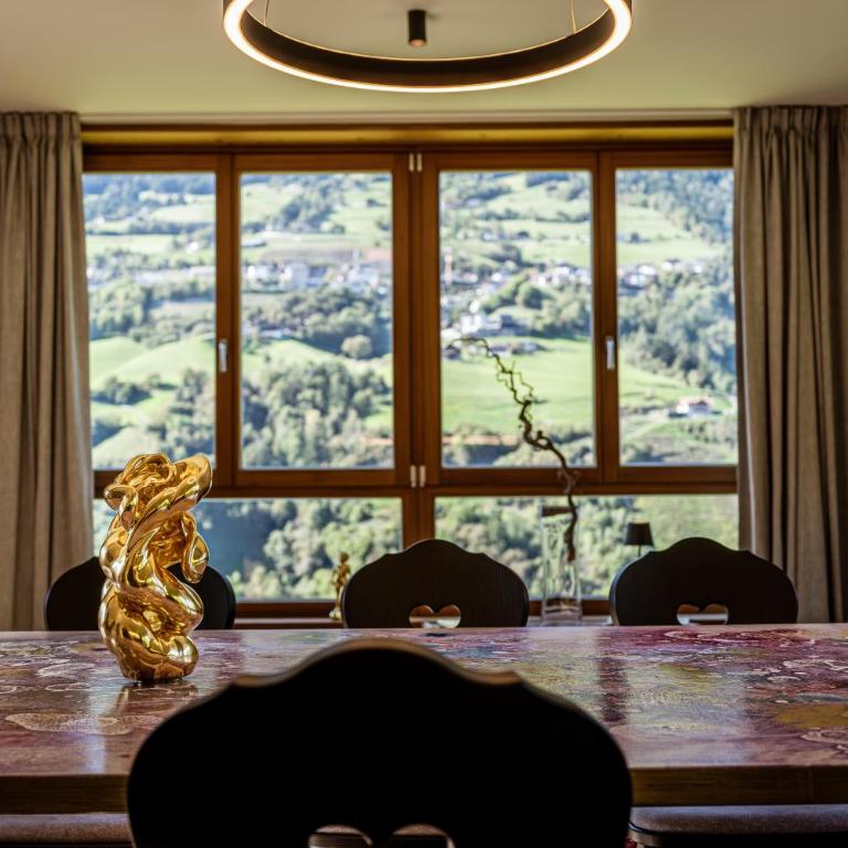 LA FUNDNEYT art & guesthouse - Three-Bedroom Apartment with Mountain View - 21