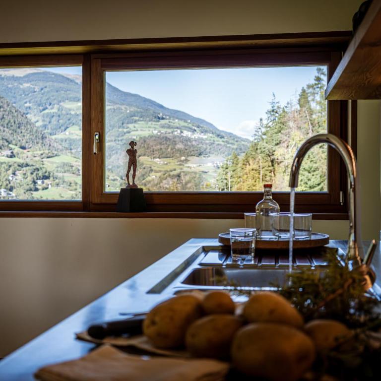 LA FUNDNEYT art & guesthouse - Three-Bedroom Apartment with Mountain View - 26