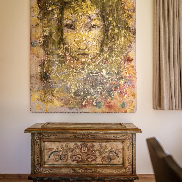 LA FUNDNEYT art & guesthouse - Three-Bedroom Apartment with Mountain View - 25